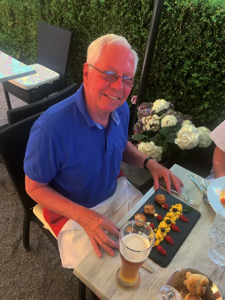 Antipasto auf einer Schieferplatte auf der Terrasse des Ristorante Risotto