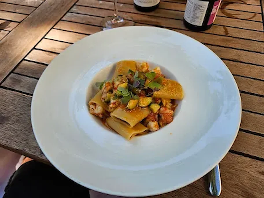 Kurze Pasta mit Meeresfrüchten und Gemüse — Ristorante Risotto München